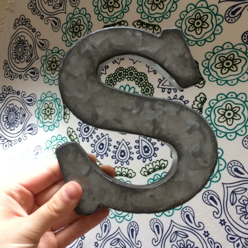S shape house decor